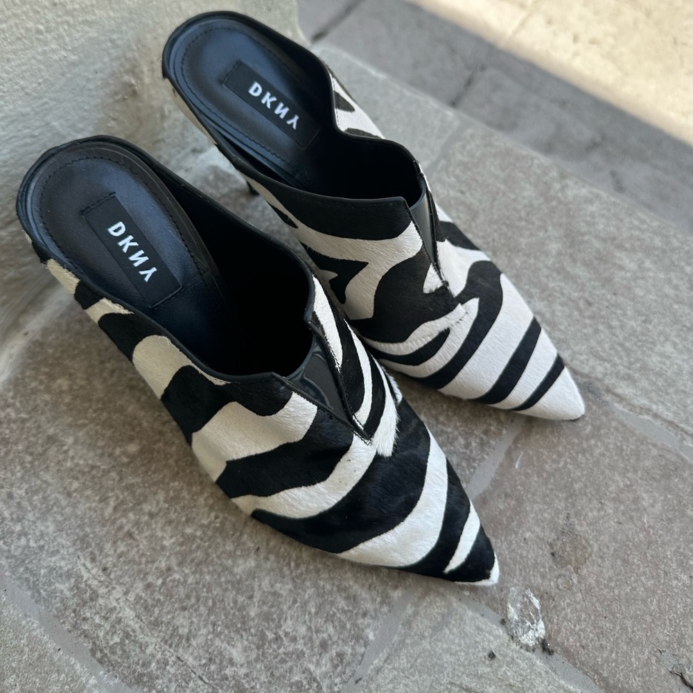 Brand new women’s pointed toe sling pumps.